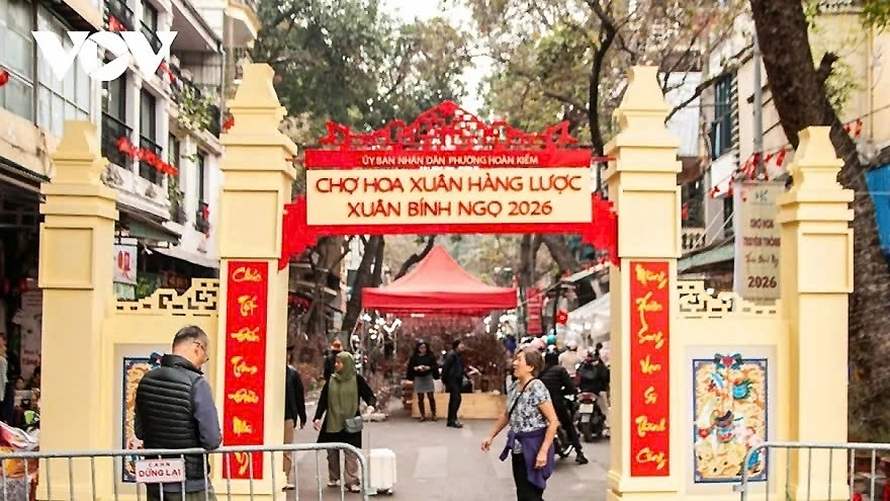 Hang Luoc flower market evokes Tet memories past and present in the heart of Hanoi
